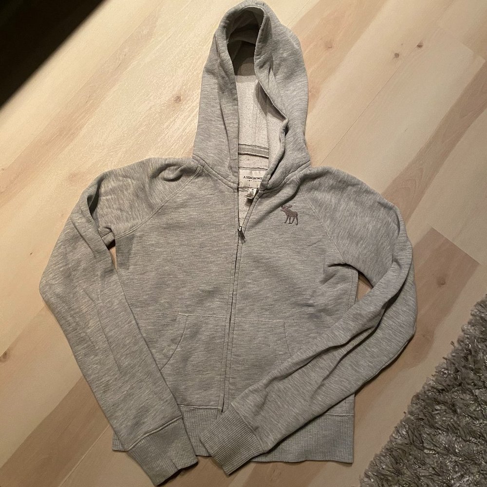 A&F Gray Sweatshirt with Moose Logo Sz M